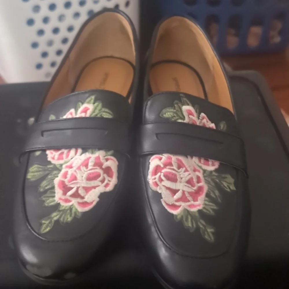 Seven Dials Black Embroidery Floral Loafers Size 8.5